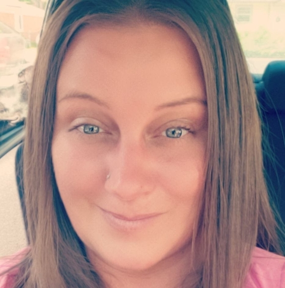 Meet your Posher, Laura - Picture 1 of 1